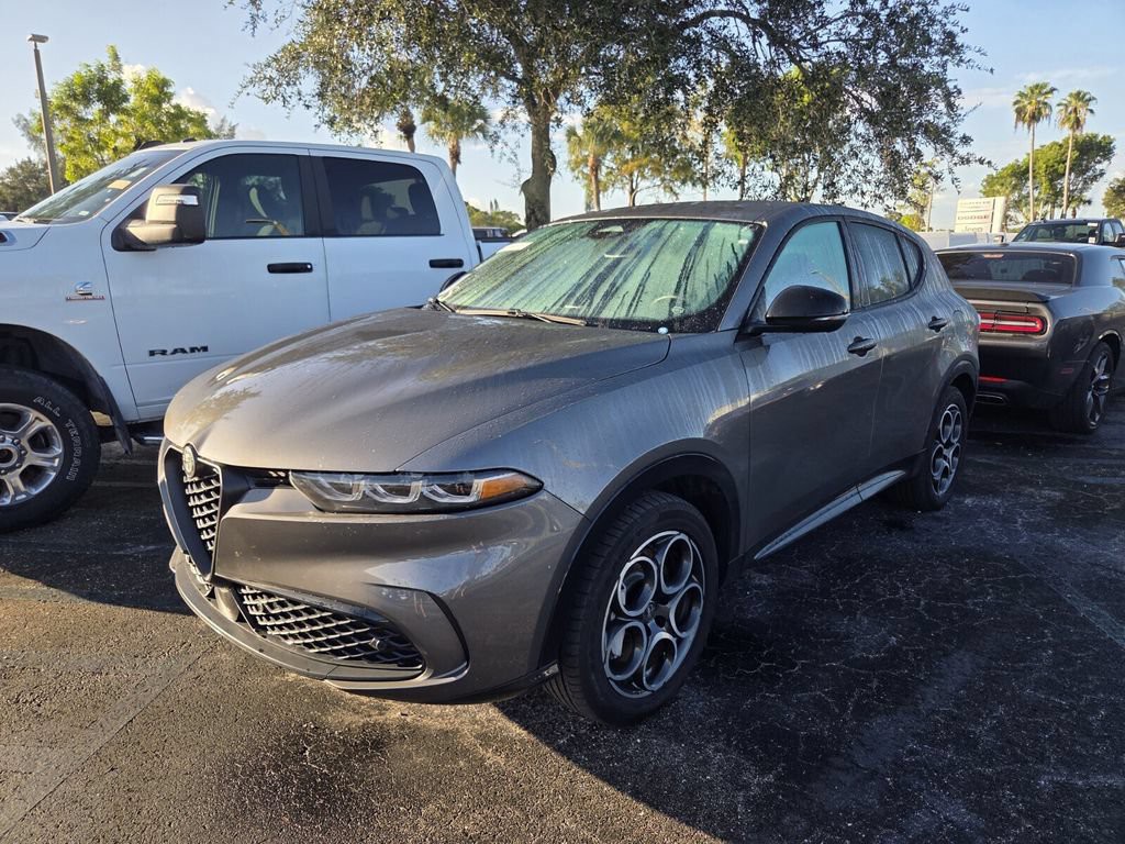Used 2025 Silver Alfa Romeo Base image 3