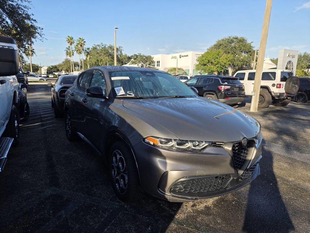 Used 2025 Silver Alfa Romeo Base image 2