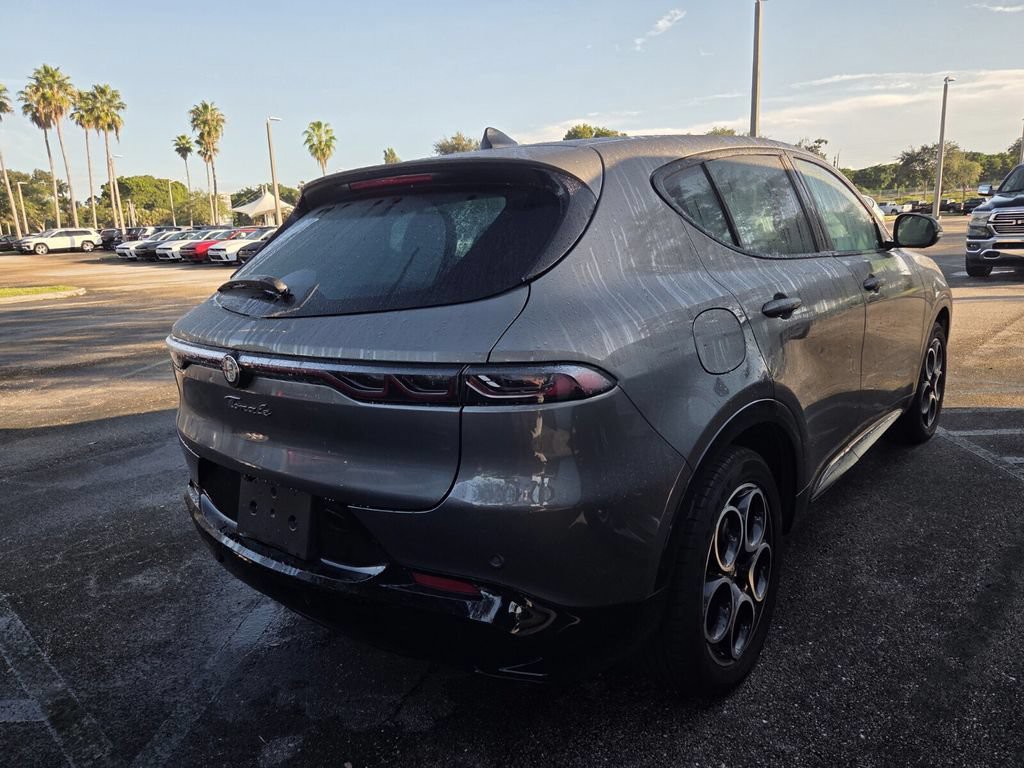 Used 2025 Silver Alfa Romeo Base image 5