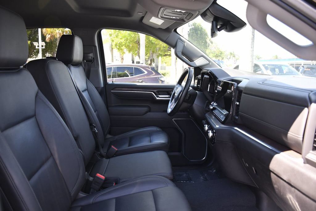 Used 2025 Black GMC SLT image 27