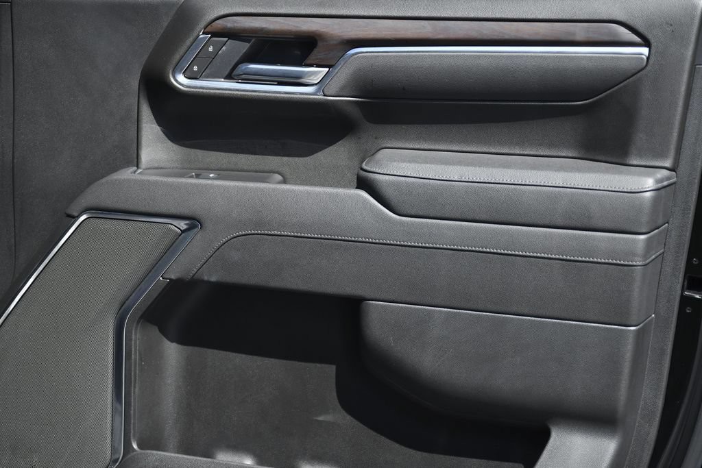 Used 2025 Black GMC SLT image 29