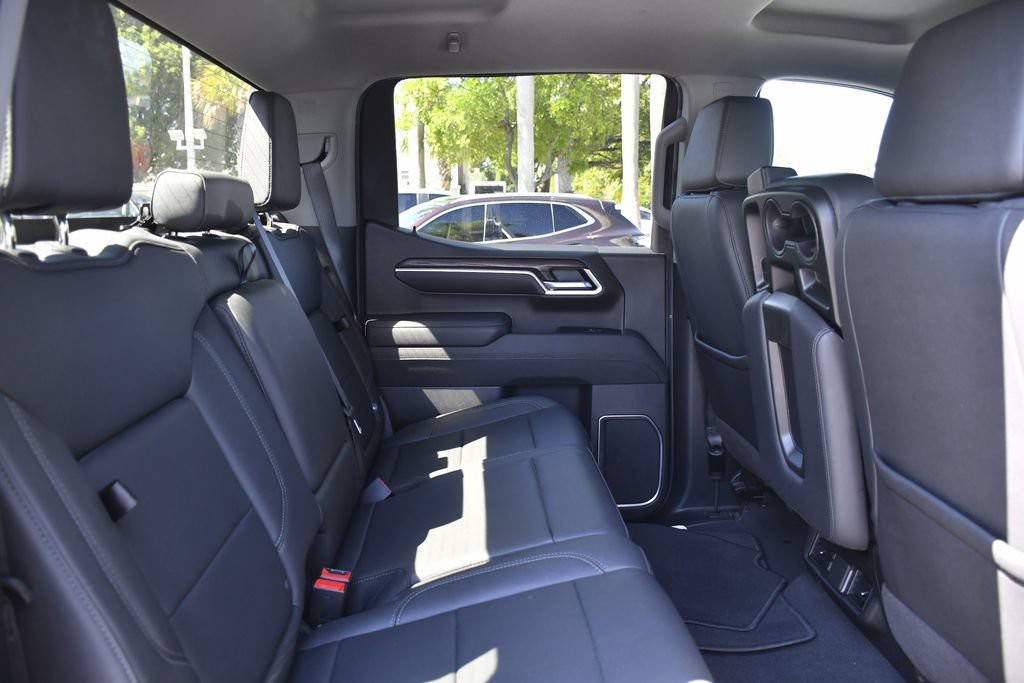 Used 2025 Black GMC SLT image 25