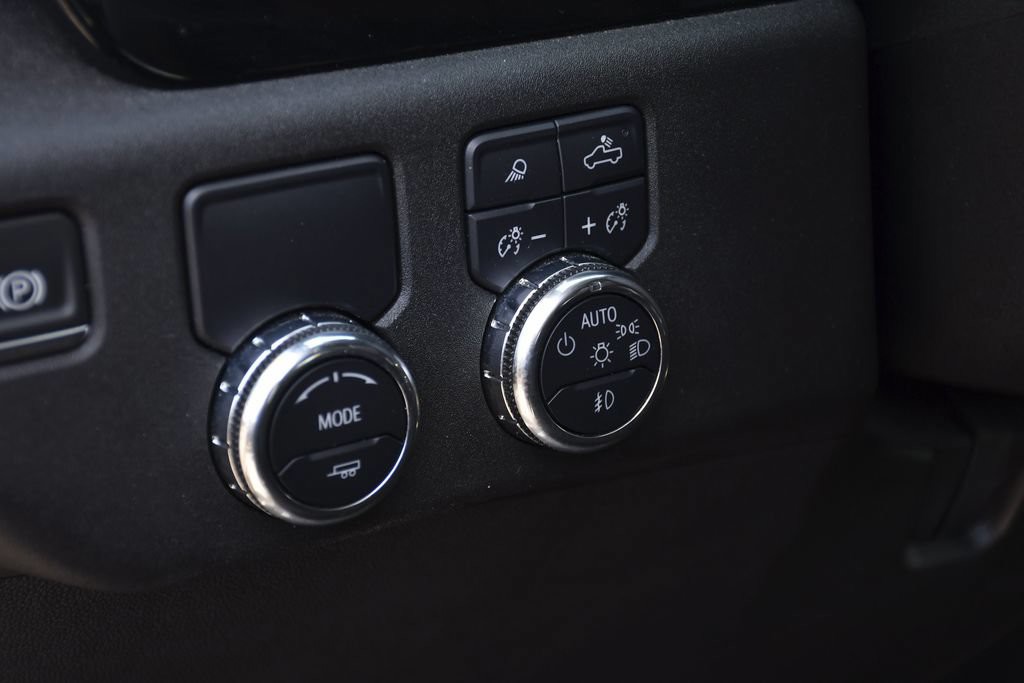Used 2025 Black GMC SLT image 19