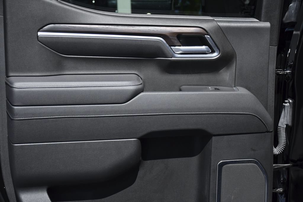 Used 2025 Black GMC SLT image 24