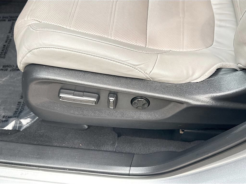 Certified Used 2019  Honda Touring image 18