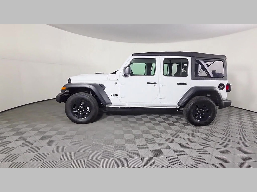 New 2027 White Jeep  image 32