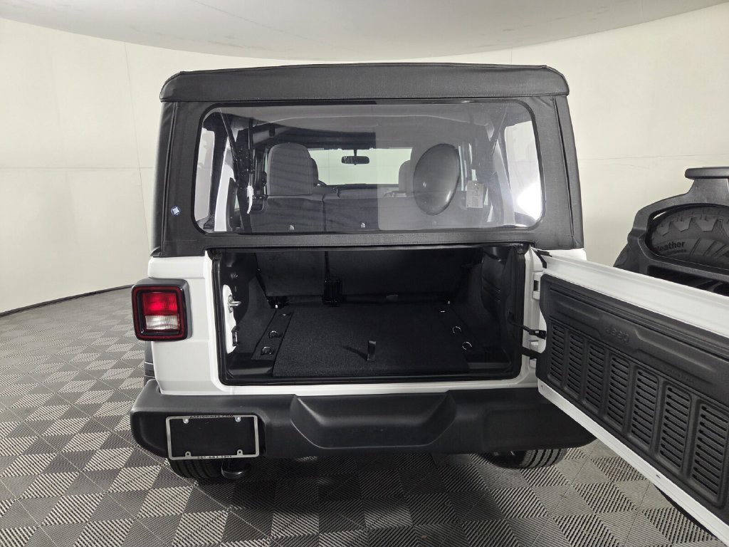 New 2027 White Jeep  image 20
