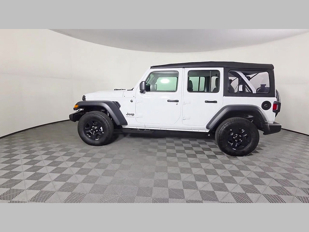 New 2027 White Jeep  image 31