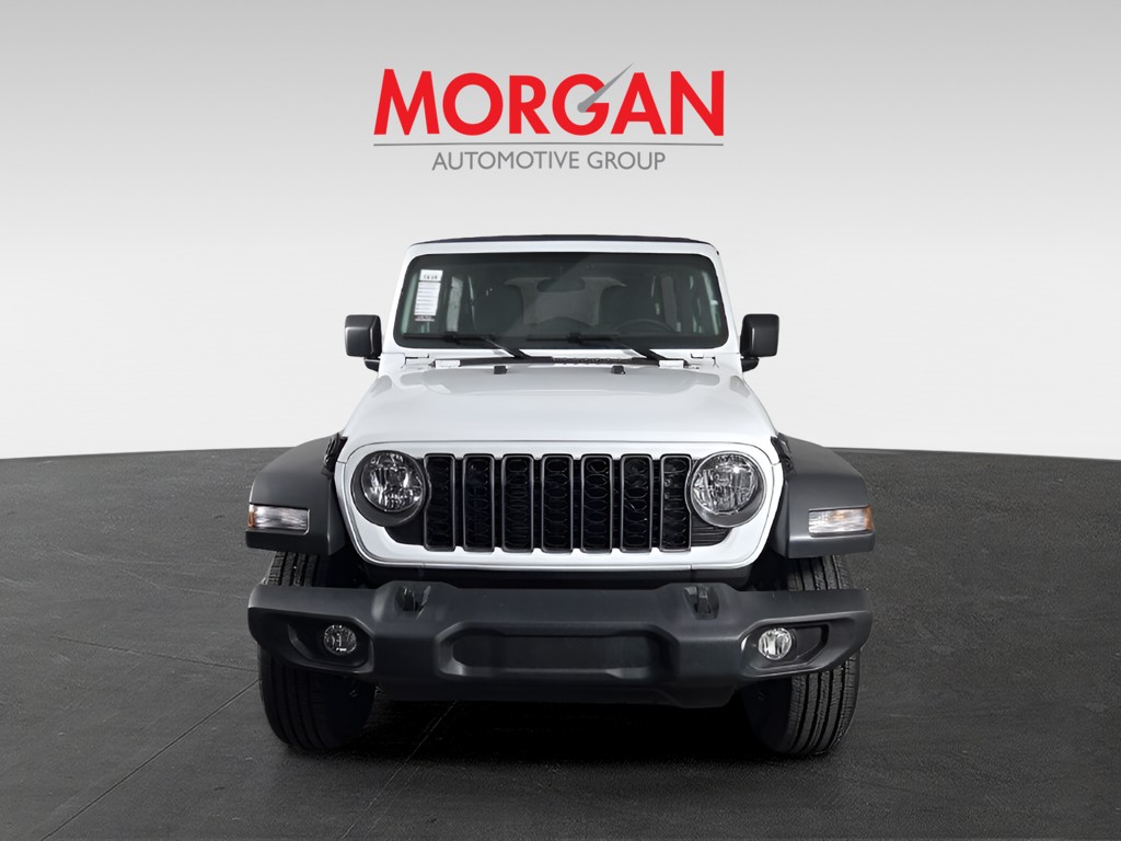 New 2027 White Jeep  image 3