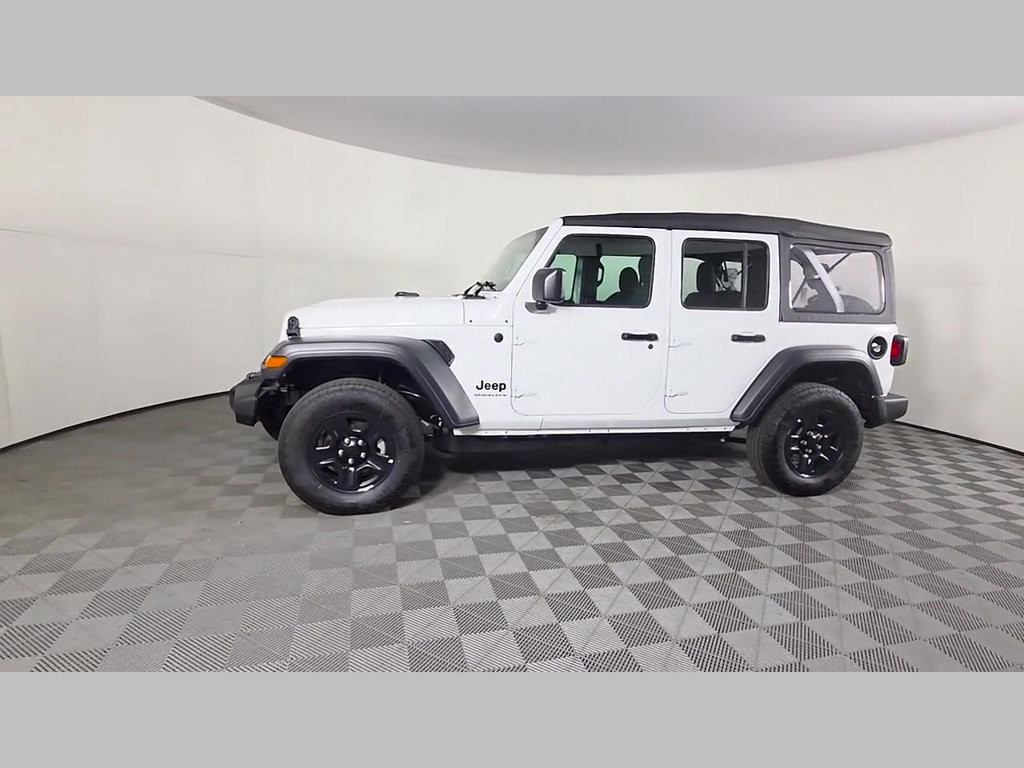 New 2027 White Jeep  image 33
