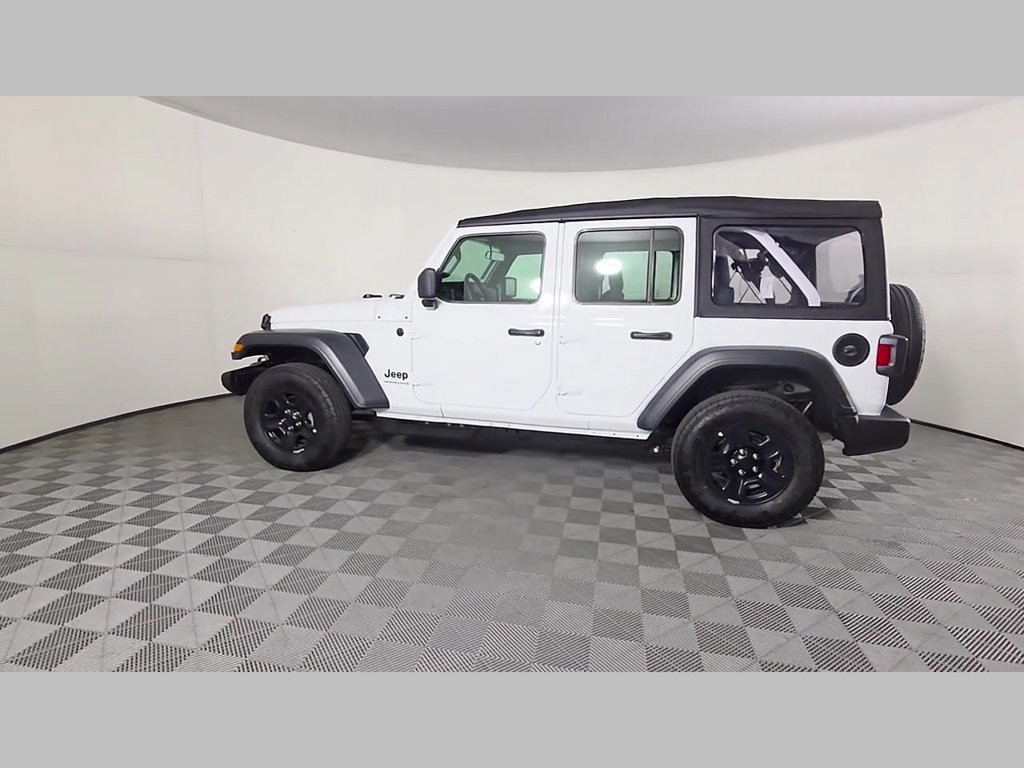 New 2027 White Jeep  image 30