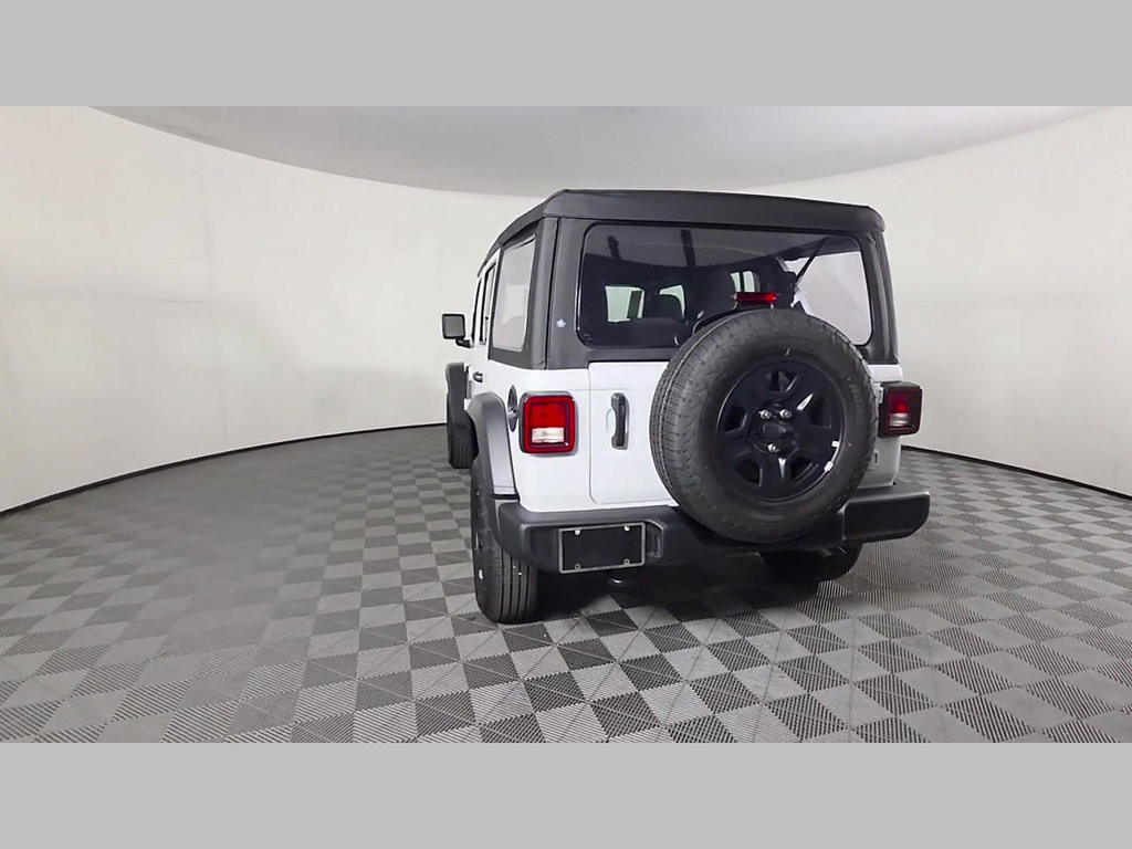 New 2027 White Jeep  image 27