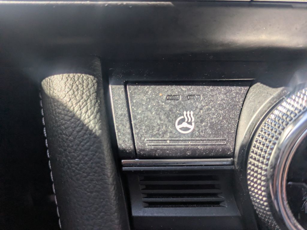 Used 2023 White Genesis 2.0T image 21