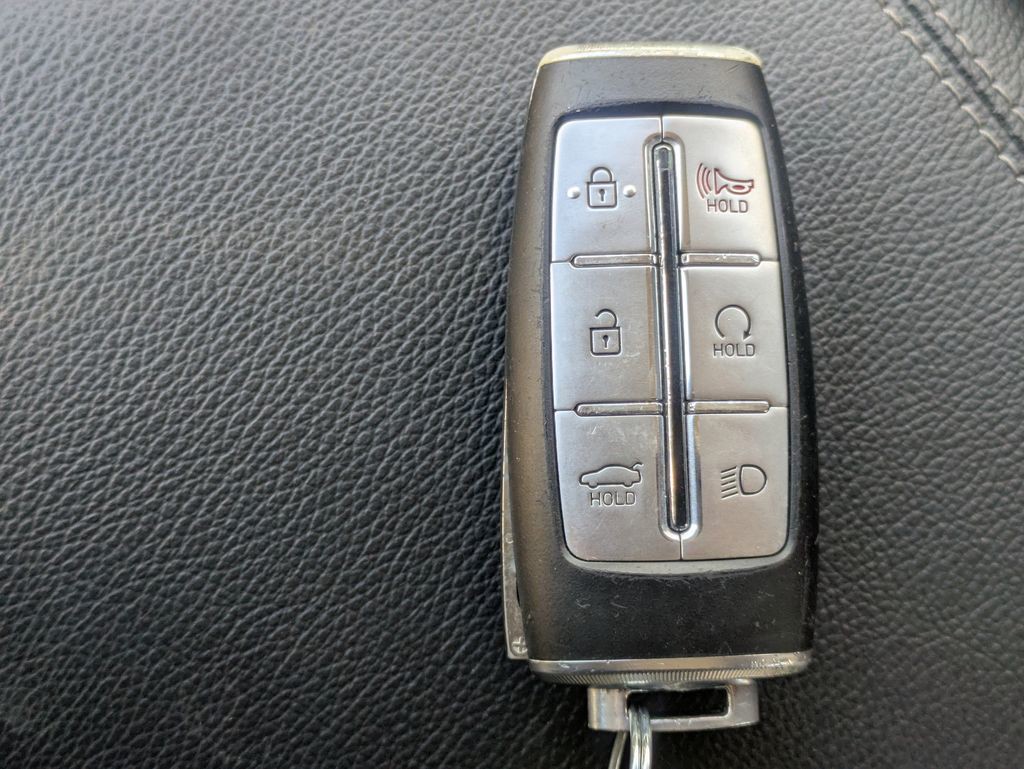Used 2023 White Genesis 2.0T image 28