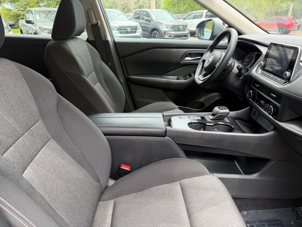 Used 2024 Gray Nissan SV image 9