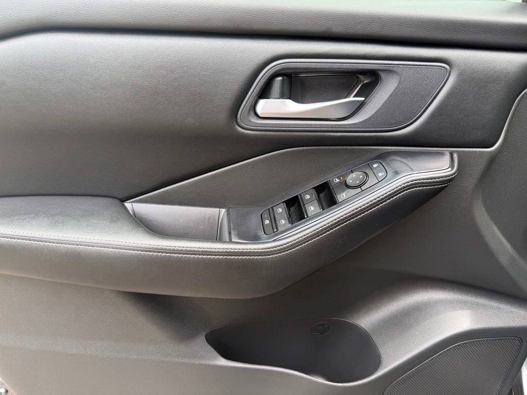 Used 2024 Gray Nissan SV image 16