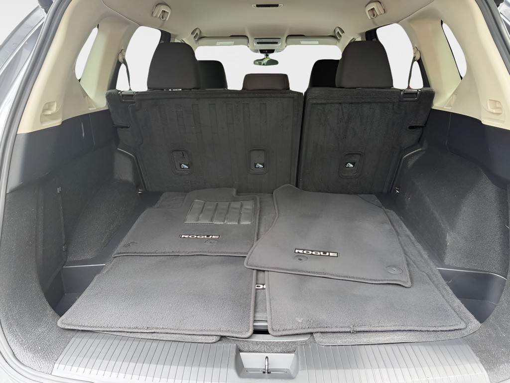 Used 2024 Gray Nissan SV image 7