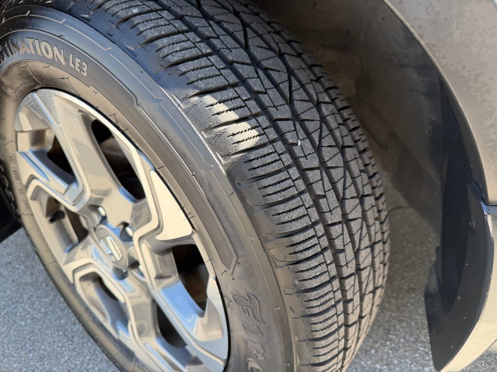 Used 2018 White Honda EX image 31
