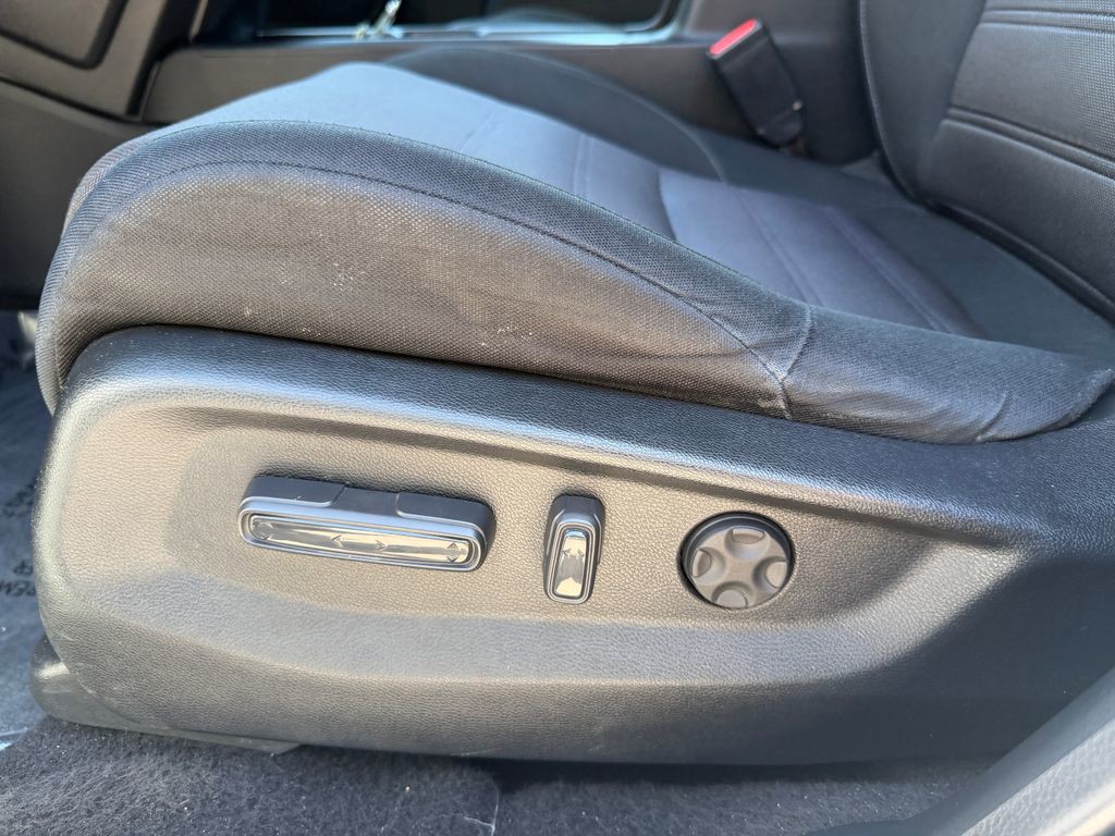 Used 2018 White Honda EX image 17