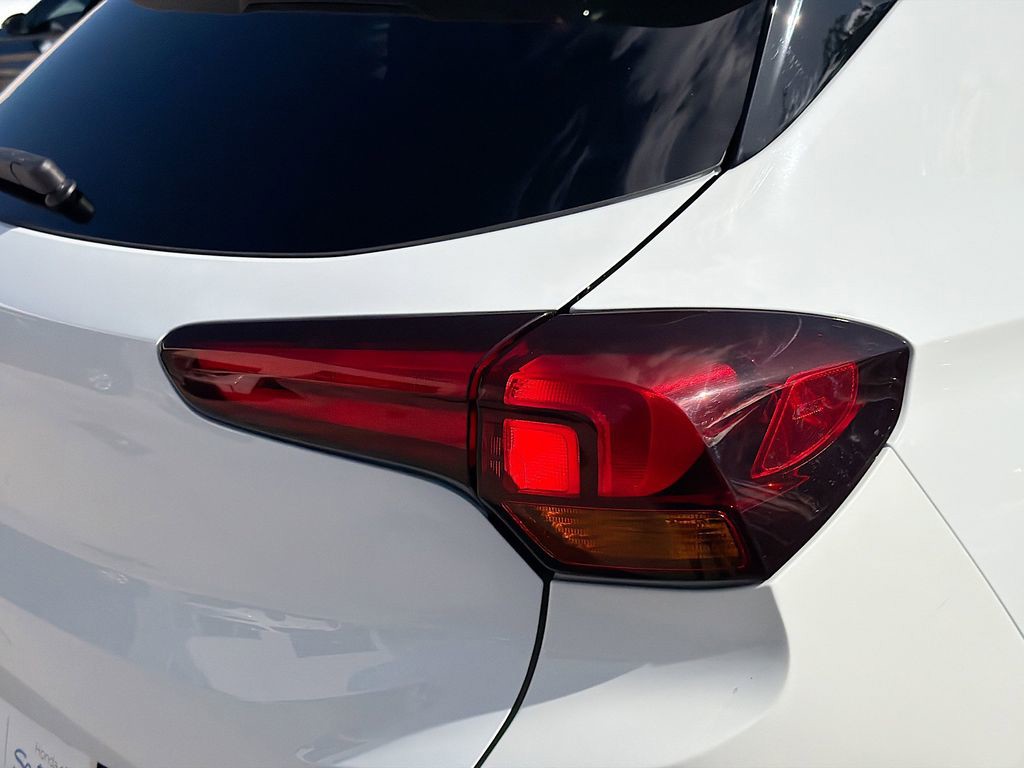 Used 2022 White Buick Select image 26