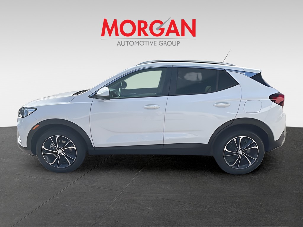 Used 2022 White Buick Select image 4
