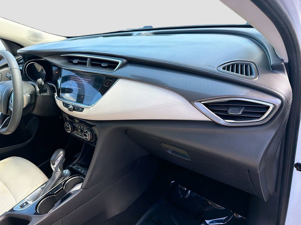 Used 2022 White Buick Select image 31