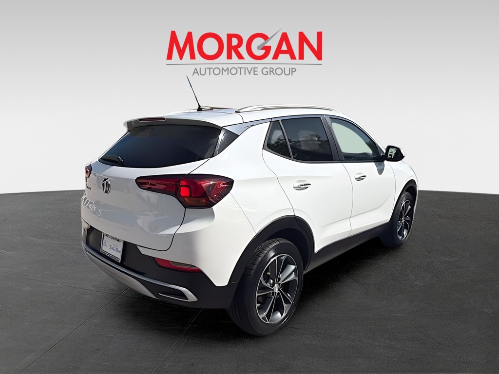 Used 2022 White Buick Select image 7