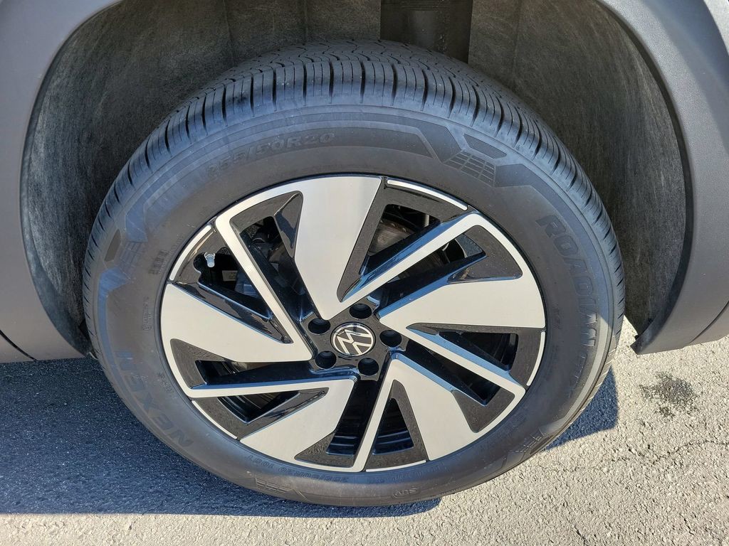 Used 2026  Volkswagen 2.0T SE w/Technology image 32