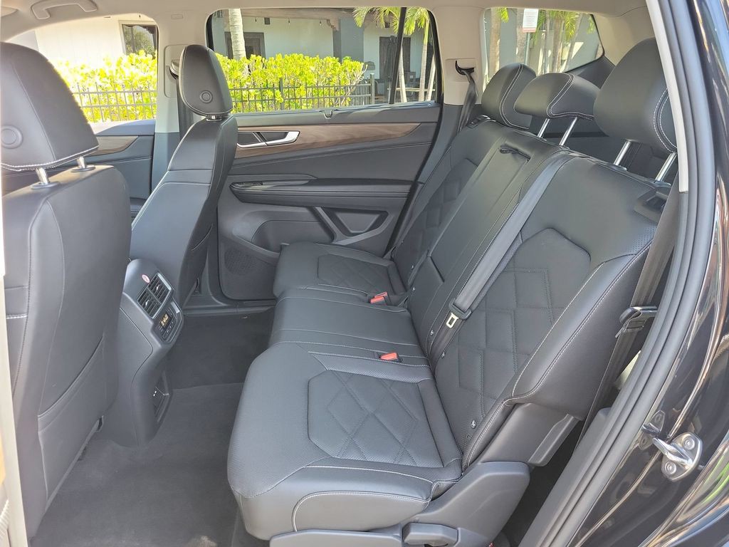 Used 2026  Volkswagen 2.0T SE w/Technology image 17