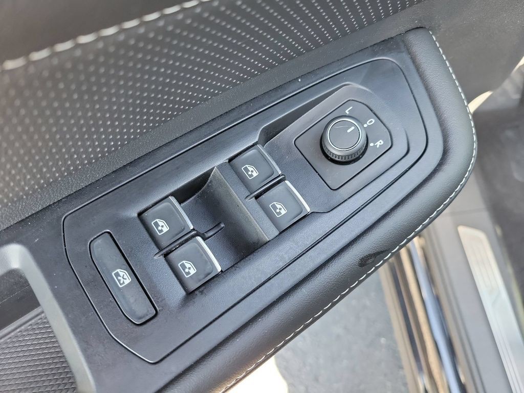 Used 2026  Volkswagen 2.0T SE w/Technology image 18