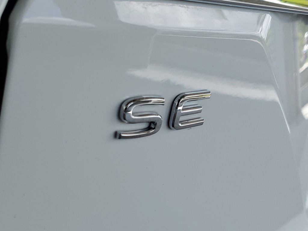Used 2025  Volkswagen 2.0T SE w/Technology image 6