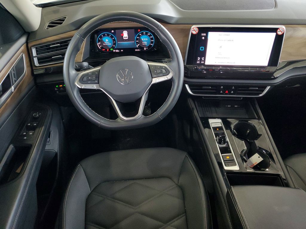 Used 2025  Volkswagen 2.0T SE w/Technology image 11