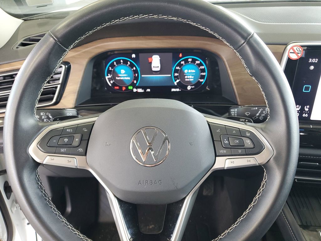 Used 2025  Volkswagen 2.0T SE w/Technology image 22