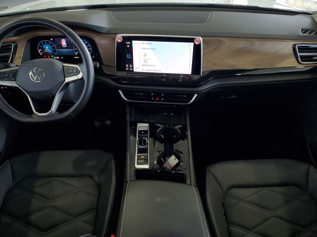 Used 2025  Volkswagen 2.0T SE w/Technology image 10