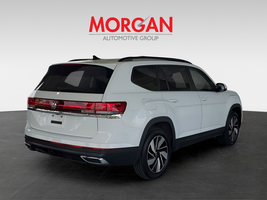 Used 2025  Volkswagen 2.0T SE w/Technology image 2