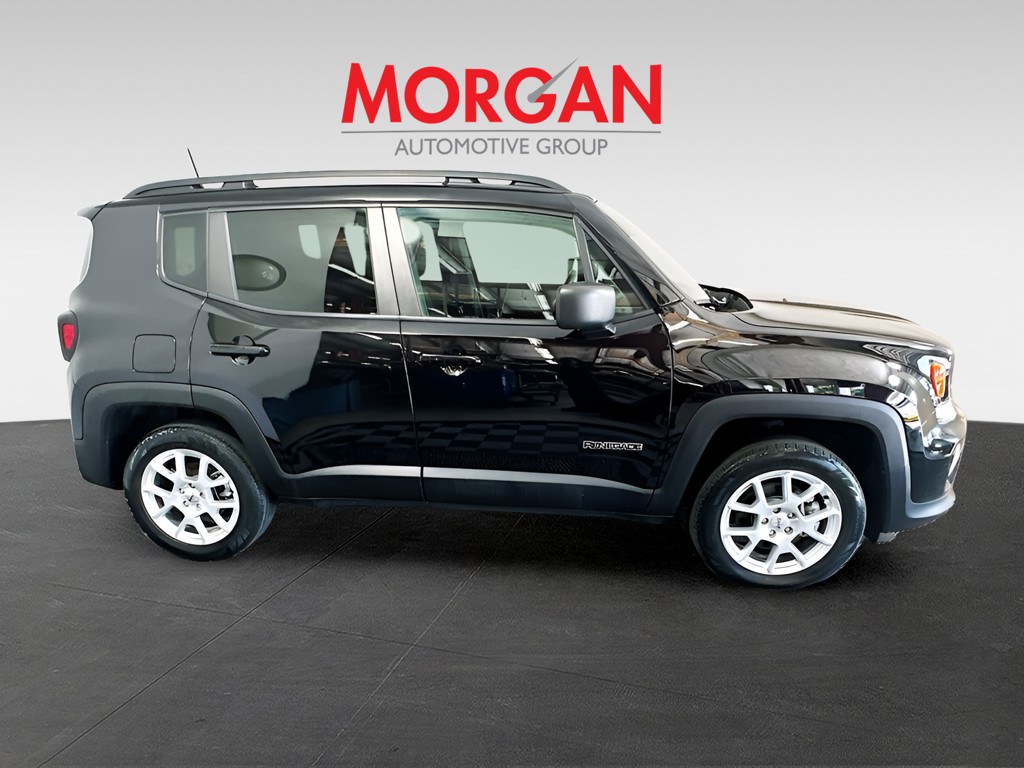 Used 2022 Black Jeep Latitude image 2