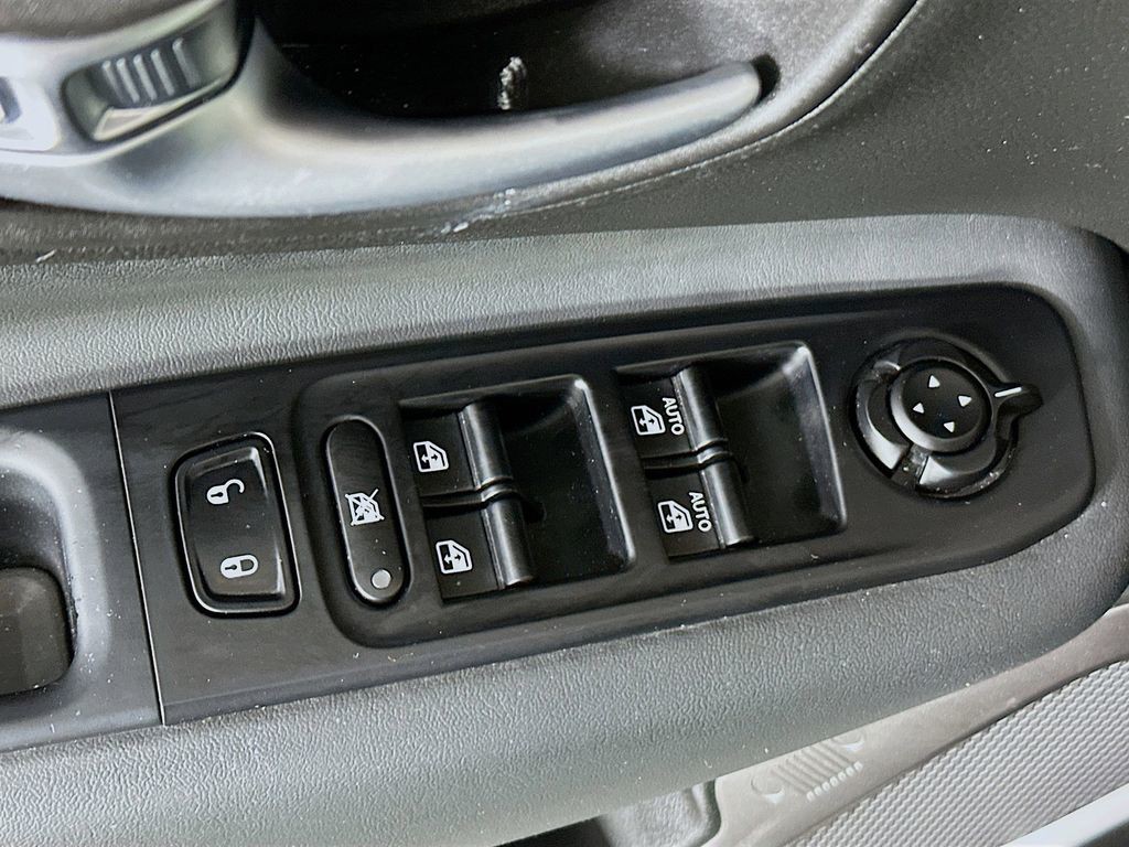 Used 2022 Black Jeep Latitude image 14