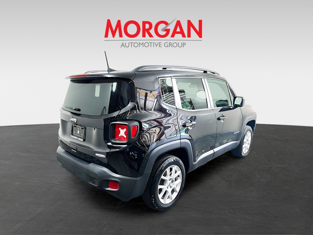 Used 2022 Black Jeep Latitude image 3