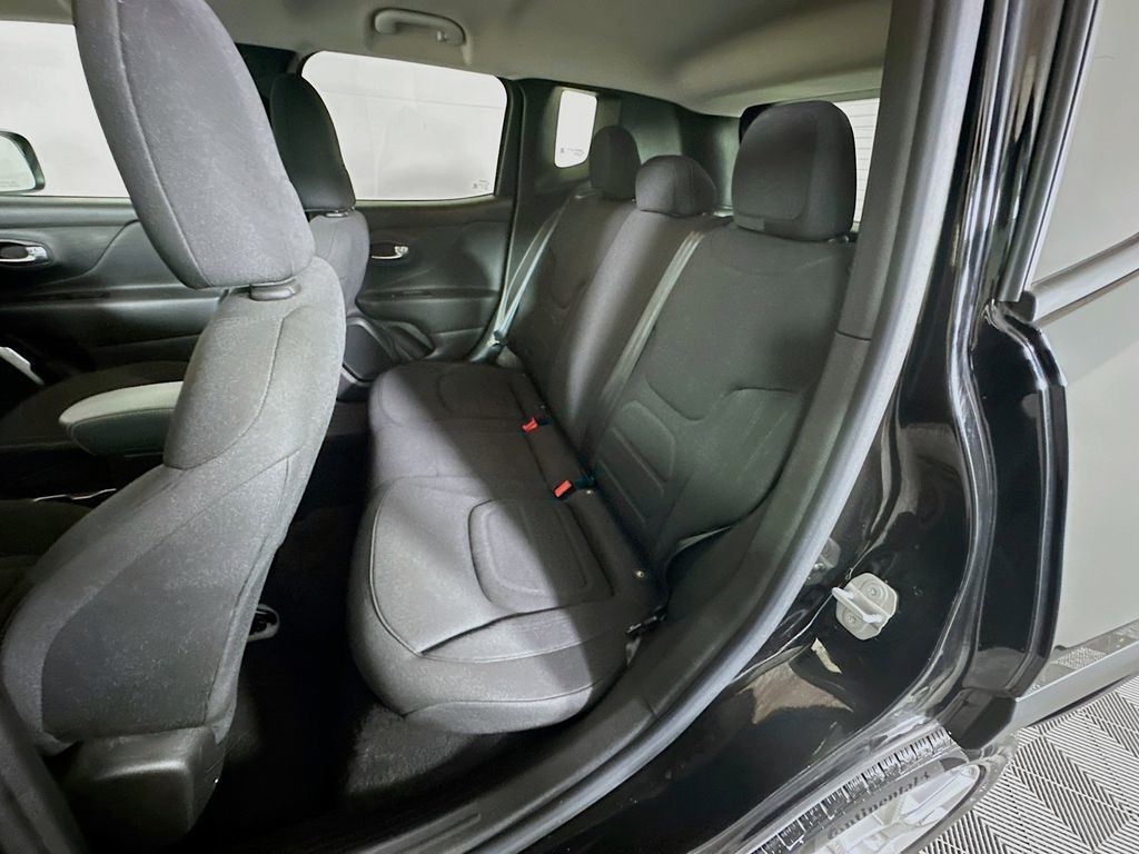 Used 2022 Black Jeep Latitude image 25