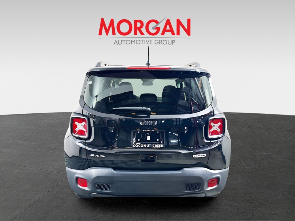 Used 2022 Black Jeep Latitude image 4