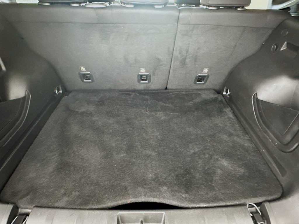 Used 2022 Black Jeep Latitude image 30