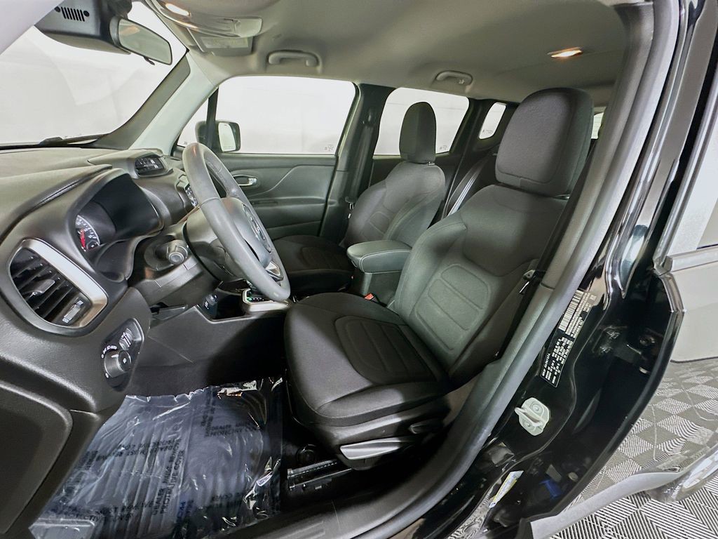 Used 2022 Black Jeep Latitude image 12
