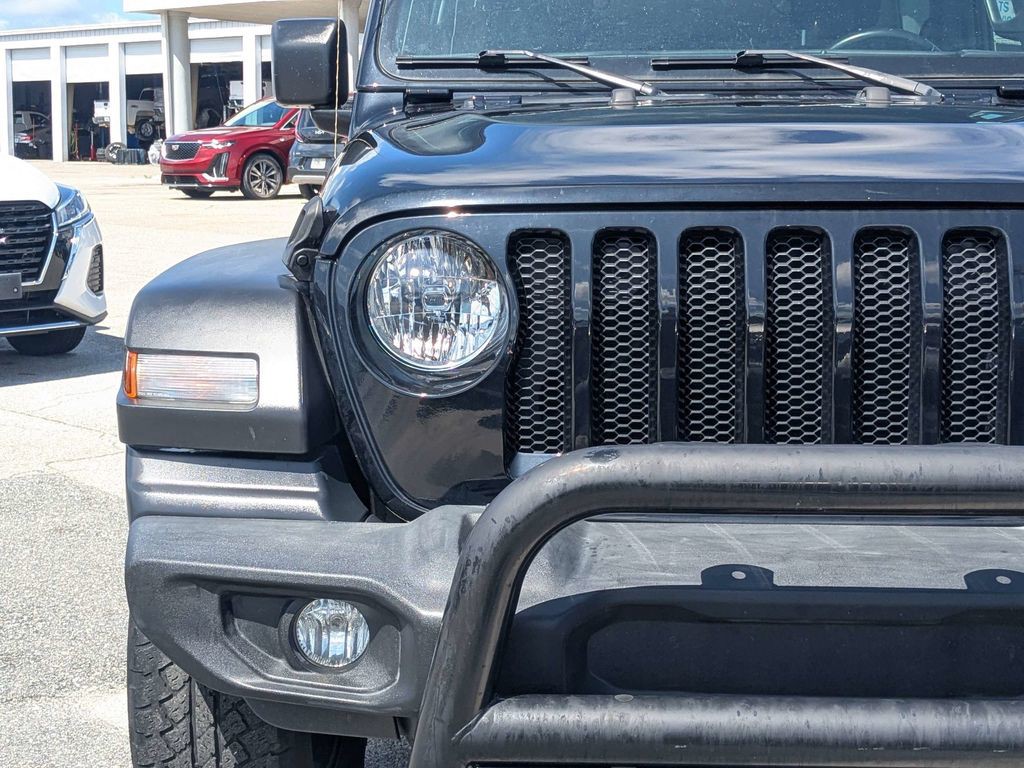 Used 2021 Black Jeep Sport S image 9