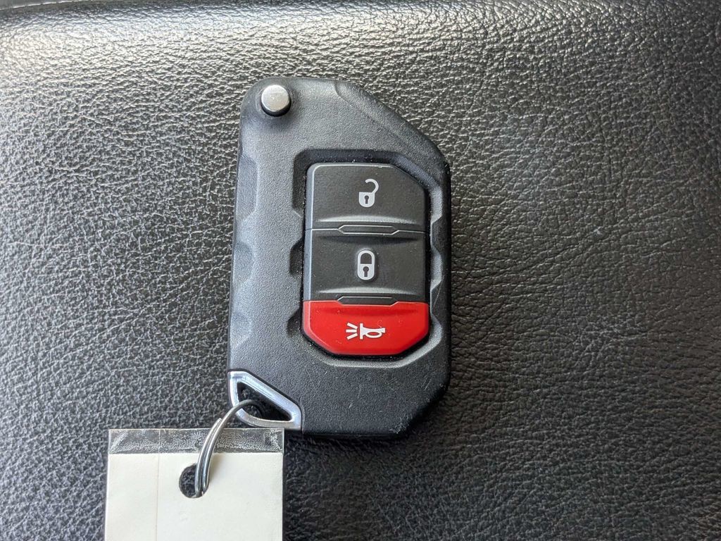 Used 2021 Black Jeep Sport S image 30