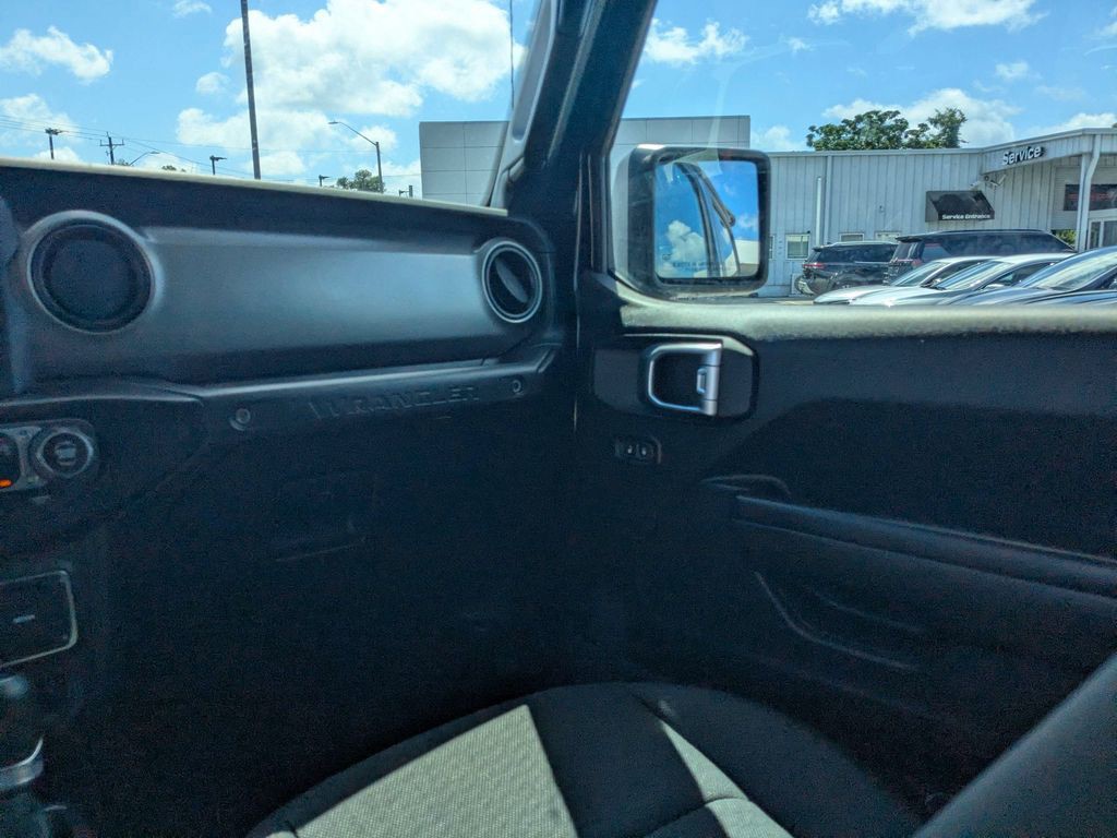 Used 2021 Black Jeep Sport S image 17