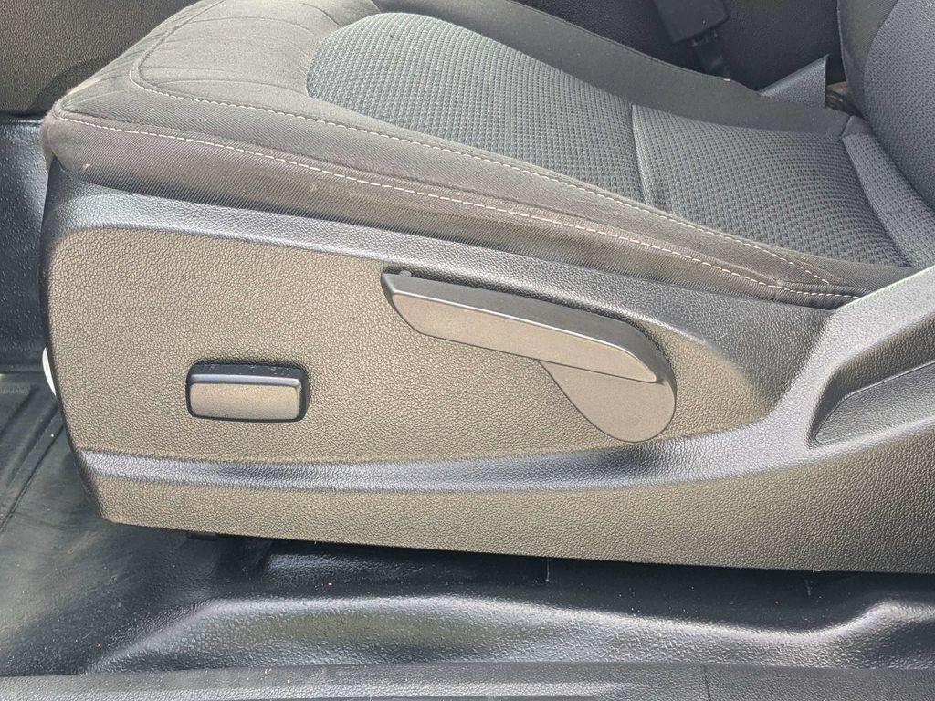 Used 2022 White Chevrolet LT image 14