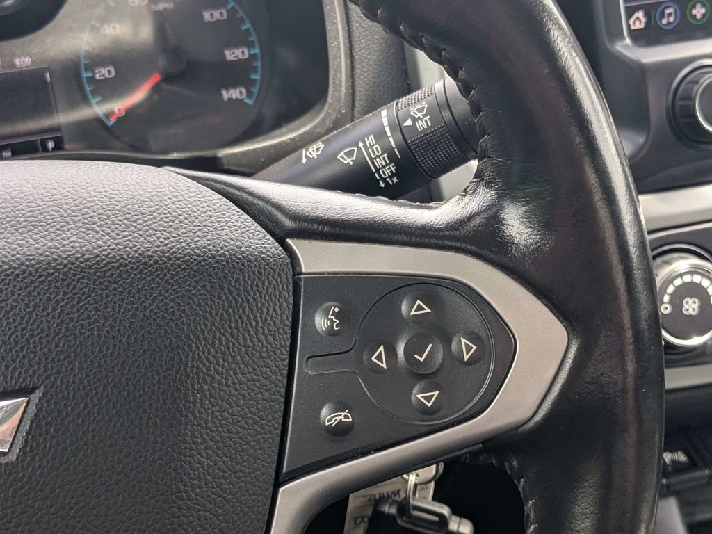 Used 2022 White Chevrolet LT image 18