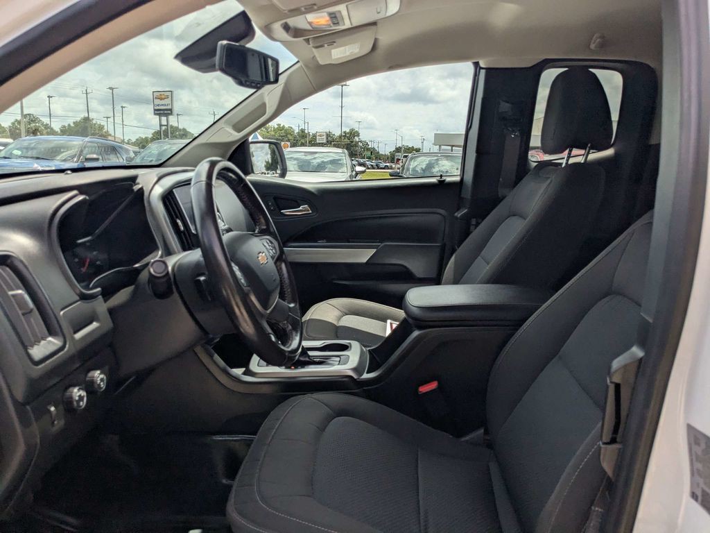 Used 2022 White Chevrolet LT image 13