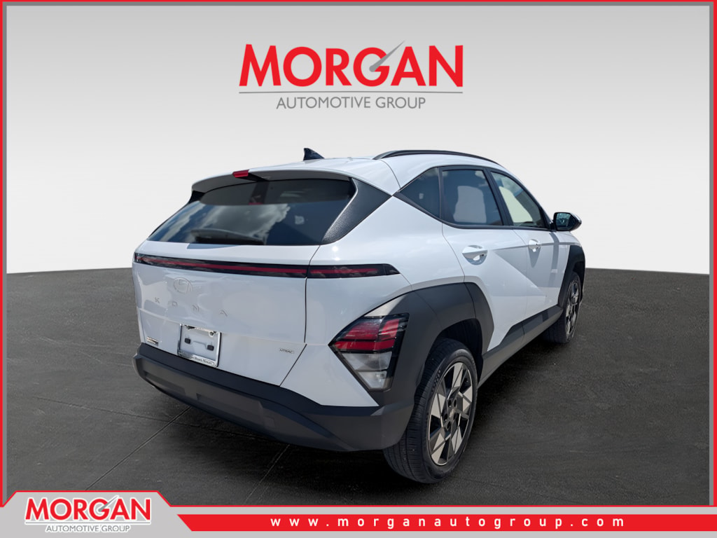 Used 2025 White Hyundai SEL image 3