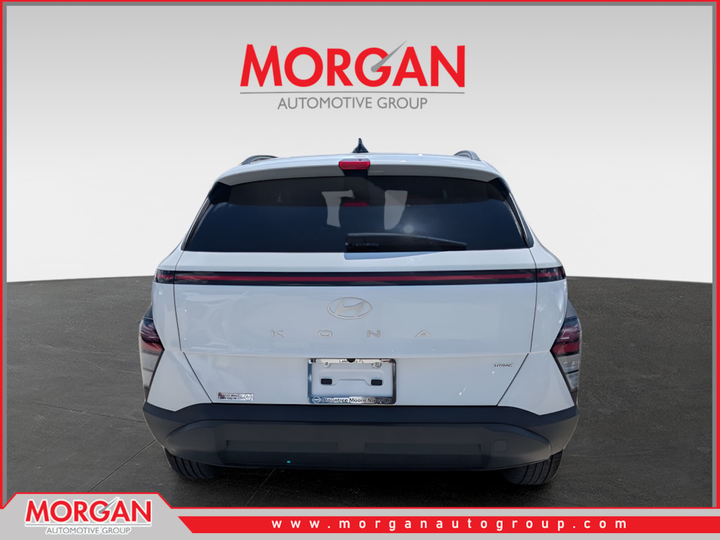 Used 2025 White Hyundai SEL image 4